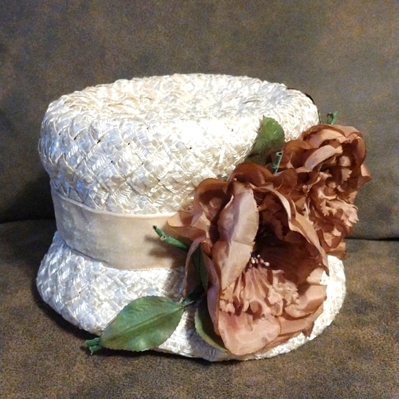 Stylish hat with a Boutique look in Excellent Condition - Picture 3 of 7